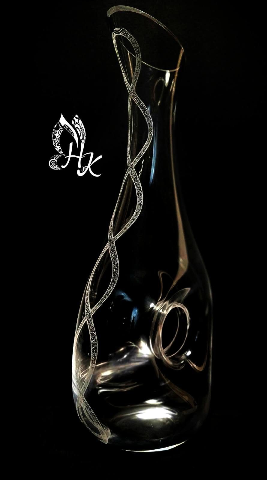 Carafe gravée motif polynésien